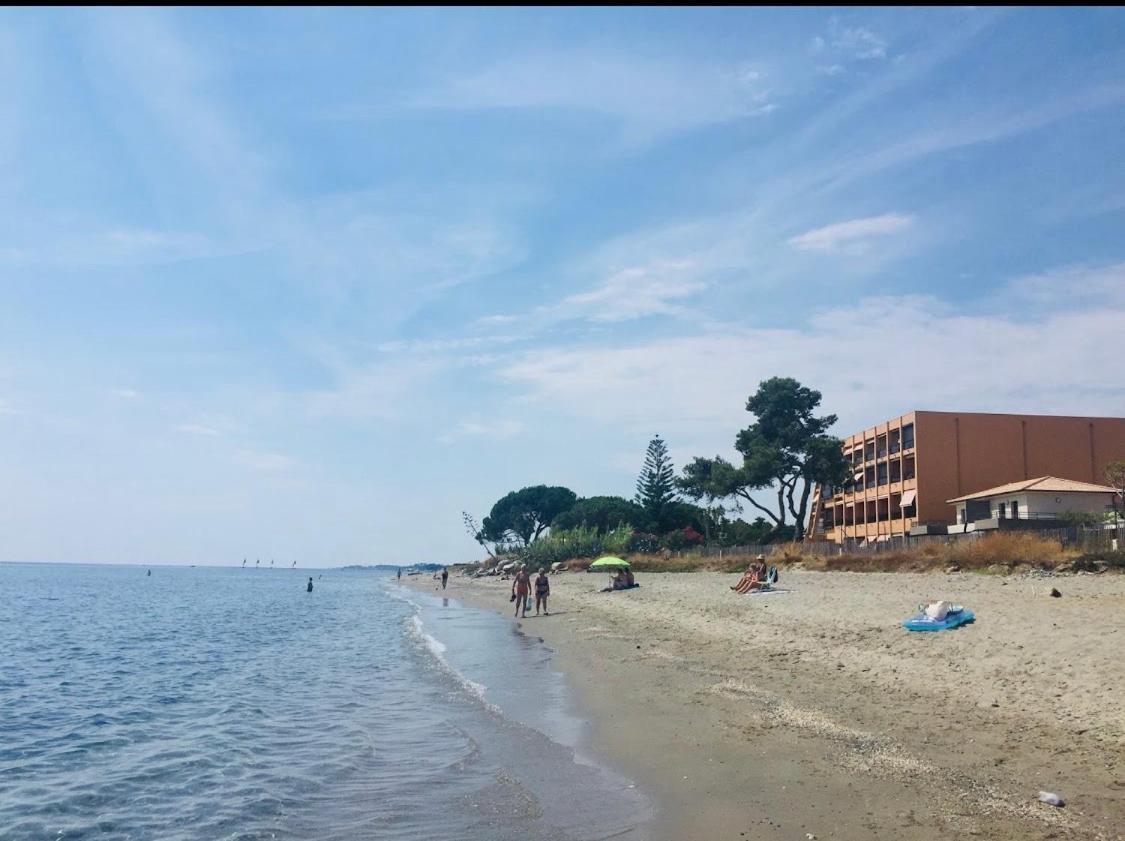 Lucia, Avec Piscine , Vue Et Pied Dans L'eau , Moriani-plage Apartment *