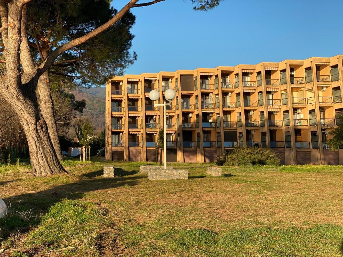 Lucia, Avec Piscine , Vue Et Pied Dans L'eau , Moriani-plage Apartment
